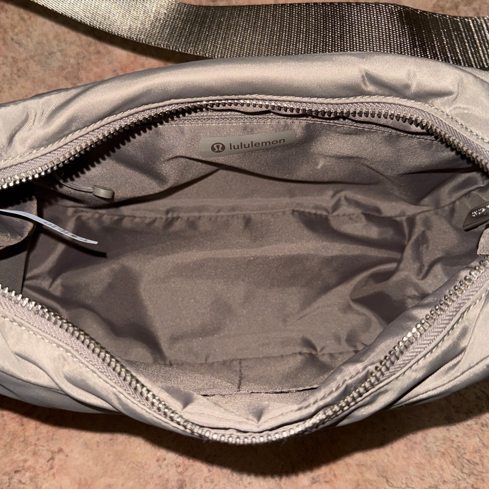 Lululemon City Essentials 4L Hobo Purse Warm Ash Grey - Picture 6 of 10